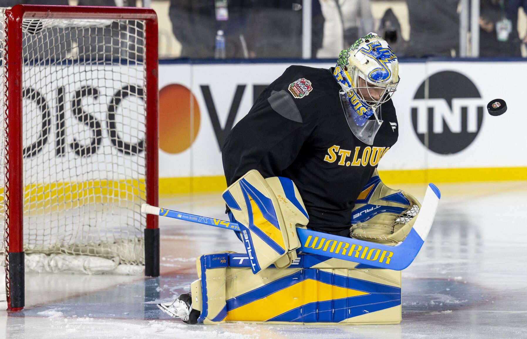 51şÚÁĎ Blues practice ahead of the Winter Classic in Chicago